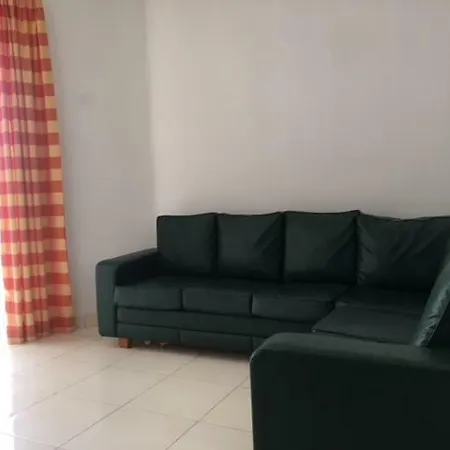 Apartament Central, 2 Bedroom Near Shops, Bus Station And Beach